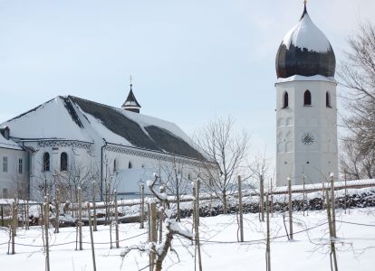 Blick über den Klostergarten auf den Campanile